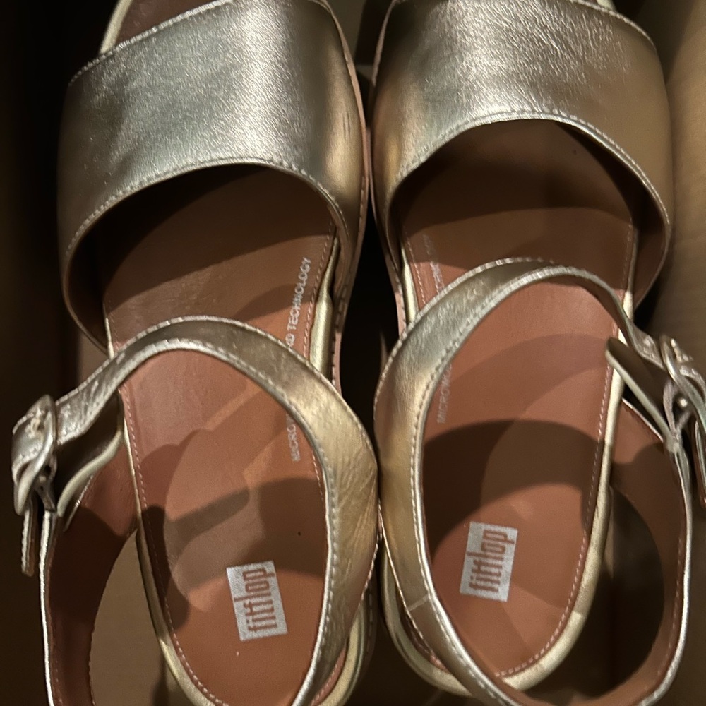 Fitflop Eloise gold sandals, size 8.5